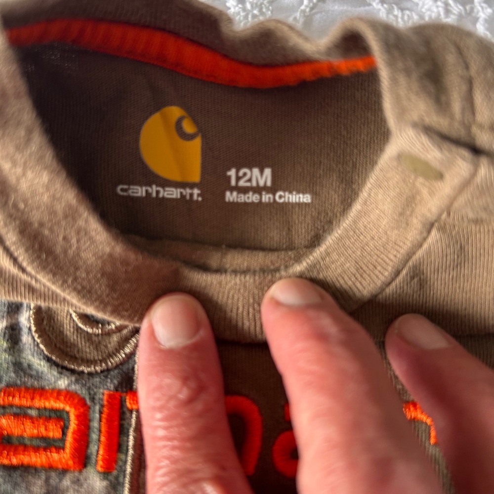 Carhartt‎ Baby Boy Brown Long Sleeve Bodysuit Embroidered Logo Camo 12M - Picture 3 of 5